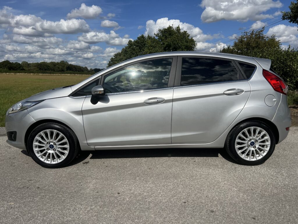 2015 15 plate Ford Fiesta 1.0 litre Ecoboost Titanium 5 Door Petrol