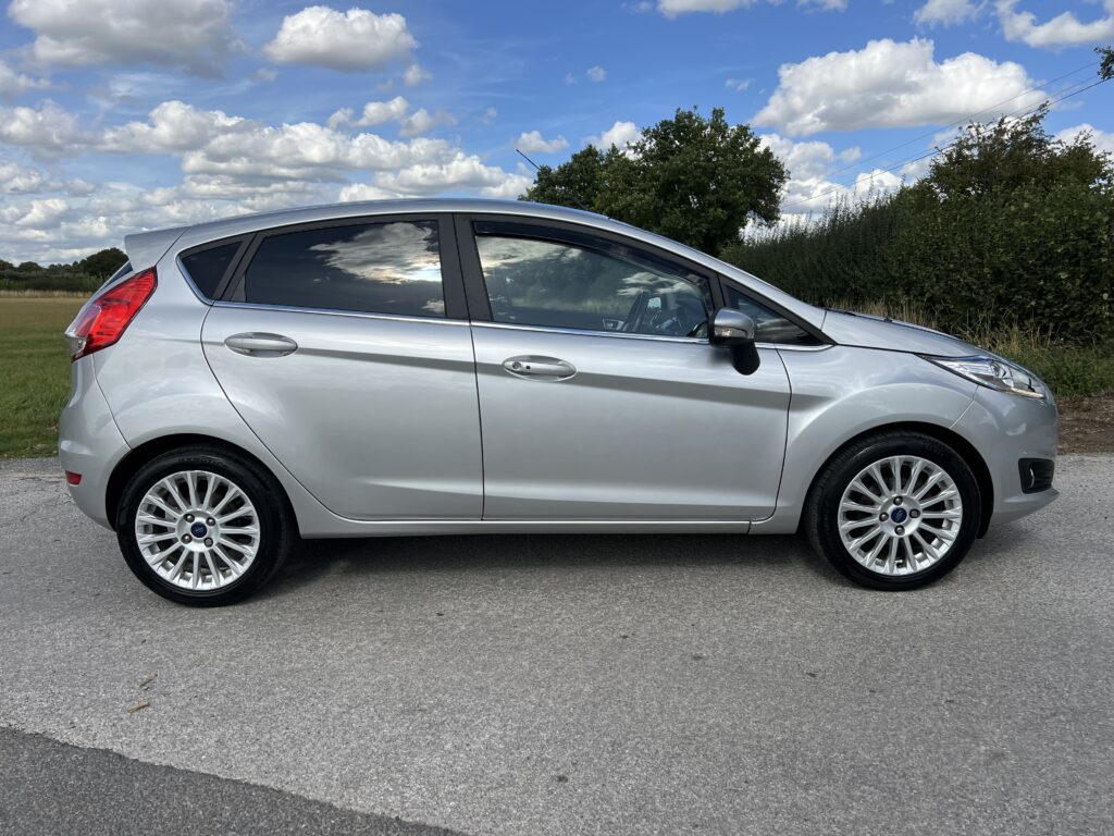 2015 15 plate Ford Fiesta 1.0 litre Ecoboost Titanium 5 Door Petrol
