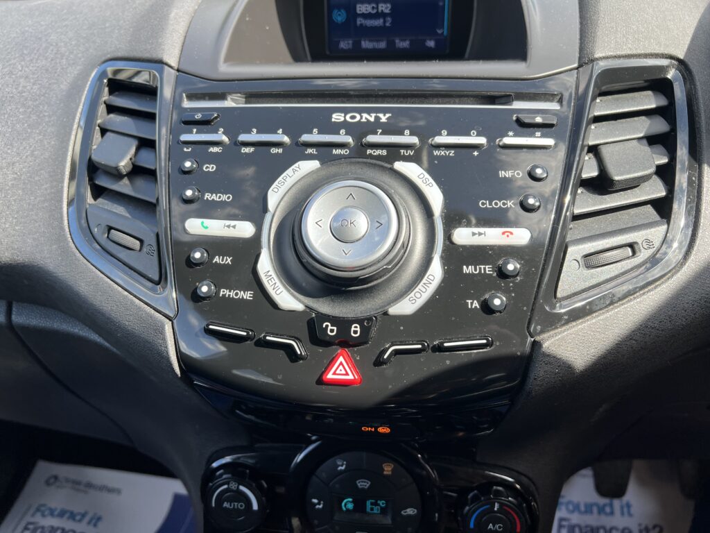 2015 15 plate Ford Fiesta 1.0 litre Ecoboost Titanium 5 Door Petrol