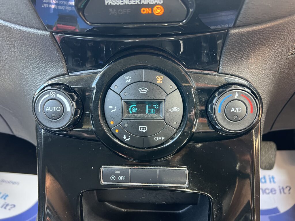 2015 15 plate Ford Fiesta 1.0 litre Ecoboost Titanium 5 Door Petrol